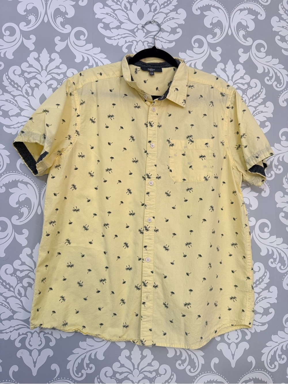 💫4/$25 • Mountain Ridge Yellow Short-Sleeve Button-Down Shirt with Palm Print